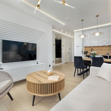 Polanki Aqua Apartment With Parking By Renters Prestige كولوبرزيغ المظهر الخارجي الصورة