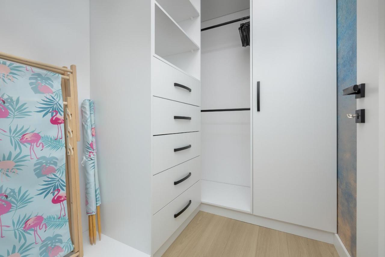Polanki Aqua Apartment With Parking By Renters Prestige كولوبرزيغ المظهر الخارجي الصورة