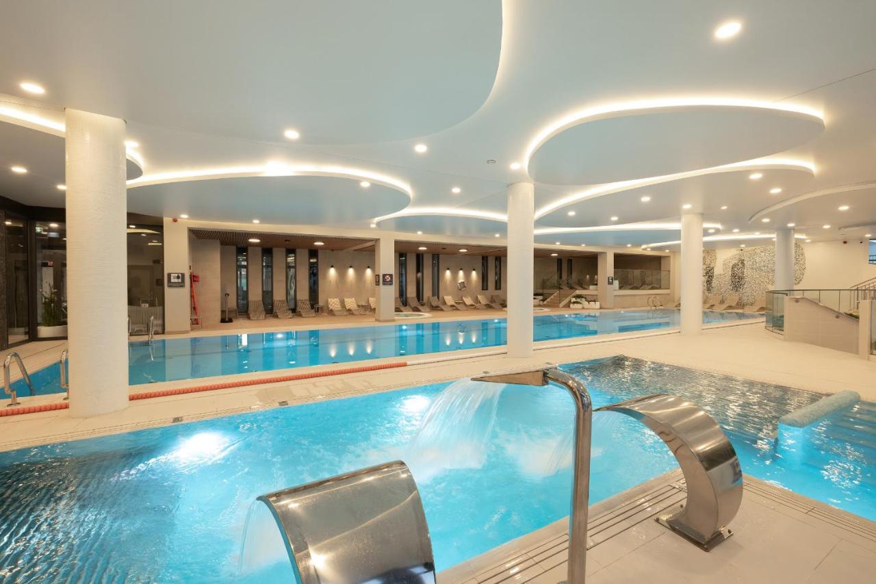 Polanki Aqua Apartment With Parking By Renters Prestige كولوبرزيغ المظهر الخارجي الصورة