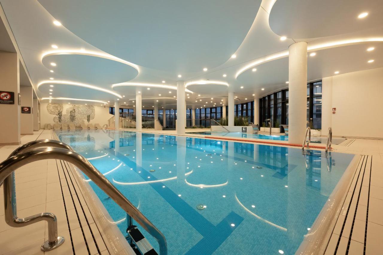 Polanki Aqua Apartment With Parking By Renters Prestige كولوبرزيغ المظهر الخارجي الصورة